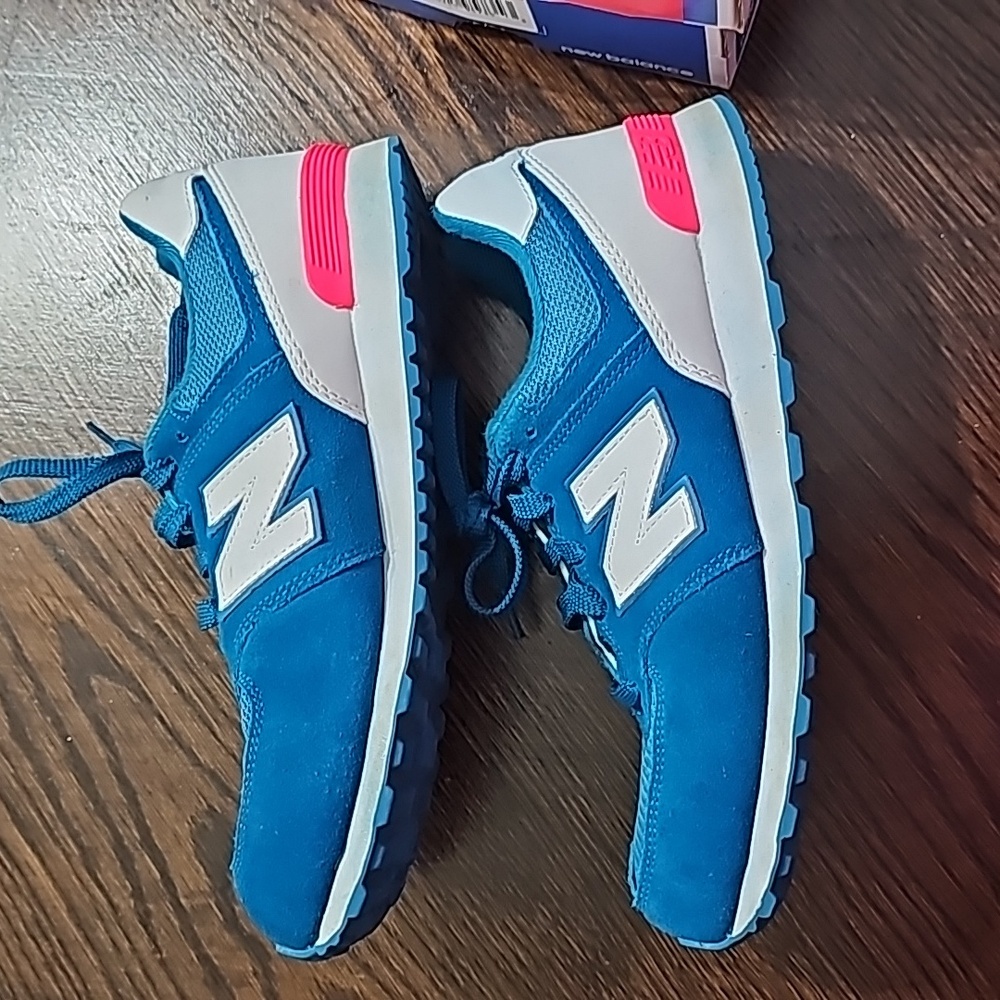 New Balance - Picture 3 of 8